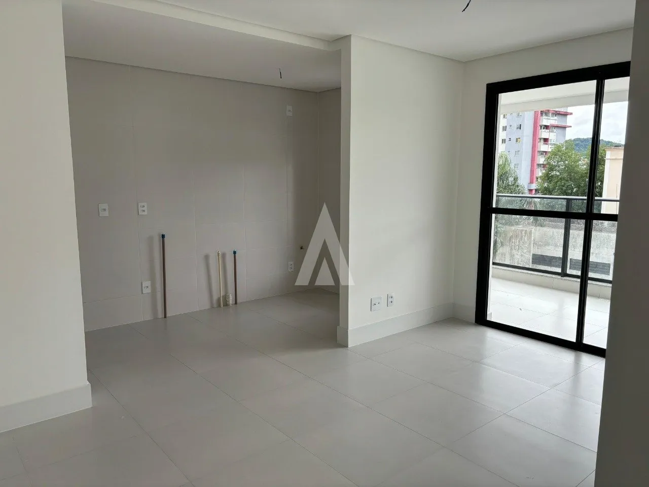 Apartamento com 1 suíte(s) mais 1 quarto(s) à venda no bairro Santo Antônio em JOINVILLE, por R$ 650.000.00. — foto 3