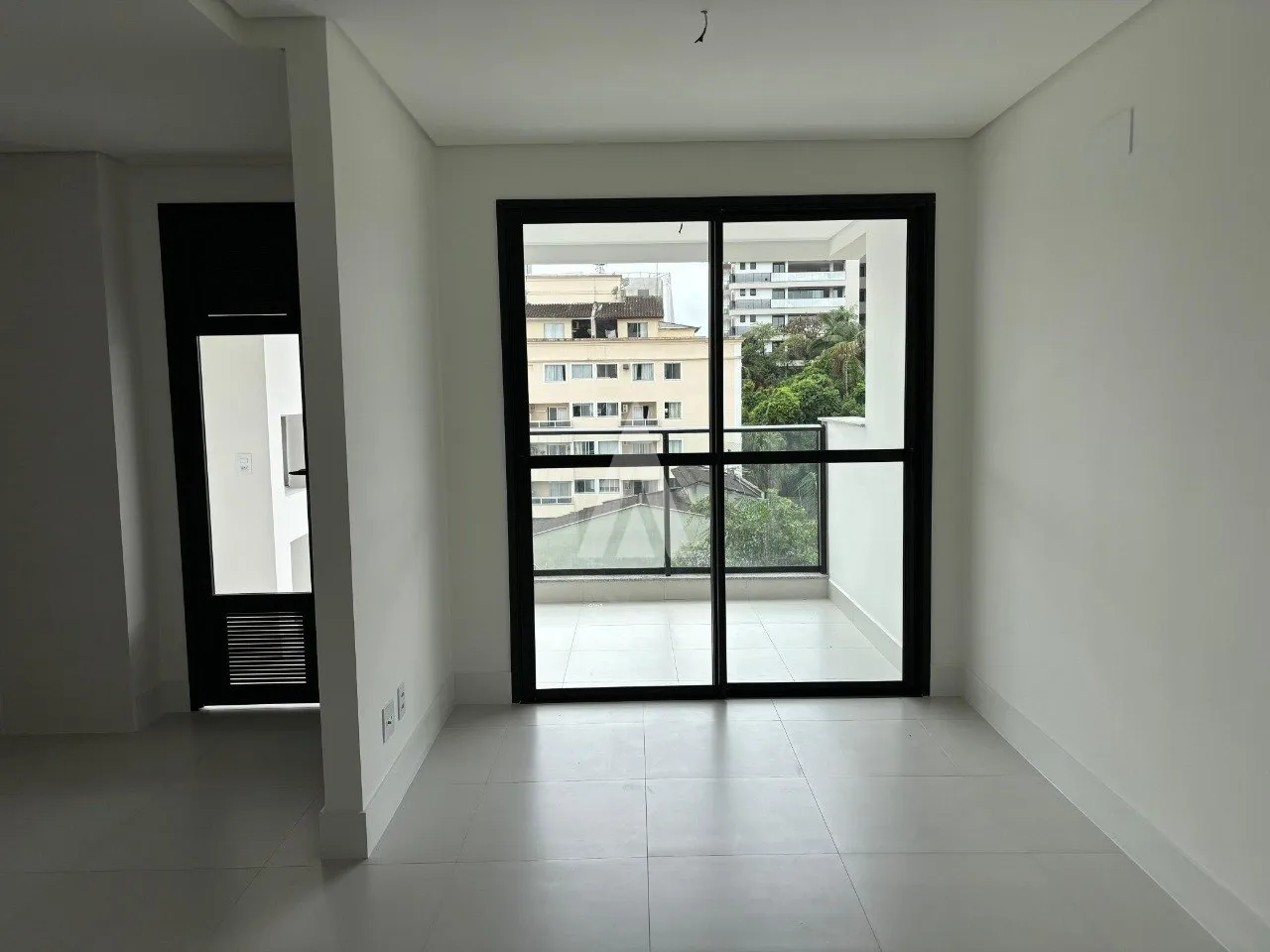Apartamento com 1 suíte(s) mais 1 quarto(s) à venda no bairro Santo Antônio em JOINVILLE, por R$ 650.000.00. — foto 4