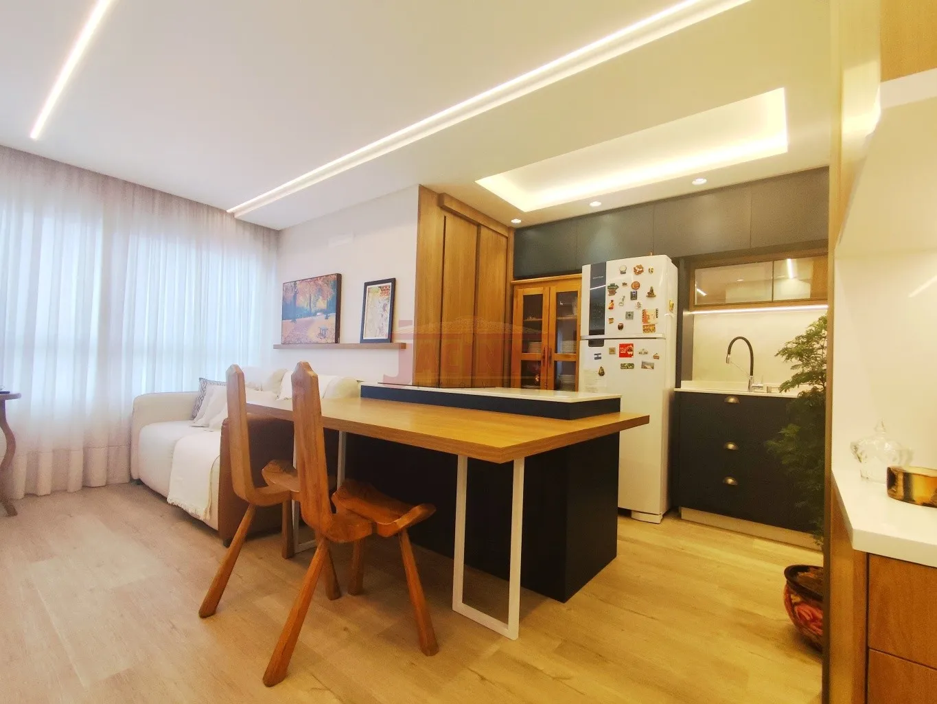 Lindo apartamento mobiliado com 1 suíte + 1 quarto (transformado em closet), ótima localização próximo da FURB. - foto 1
