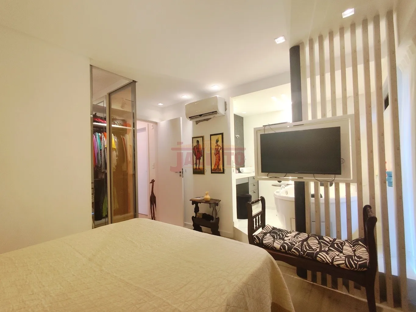 Lindo apartamento mobiliado com 1 suíte + 1 quarto (transformado em closet), ótima localização próximo da FURB. — foto 4