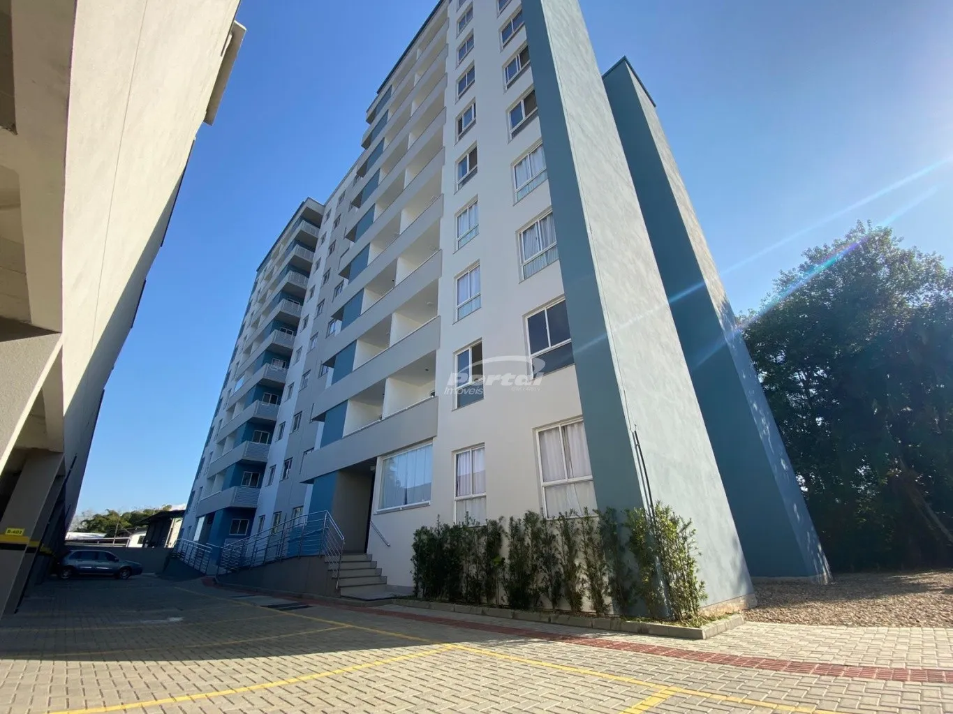 Excelente apartamento novo, localizado no HARAPAN RESIDENCIAL. Com 78m, o imovel contem 02 dormitórios, sala de estar com sacada integrada com vista para area verde, cozinha e sala de jantar conjugadas, banheiro social, área de serviço e 01 vaga de garagem. - foto 1