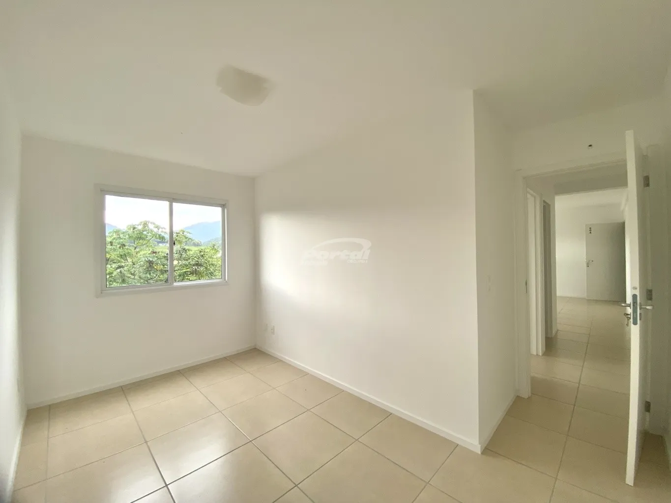 Excelente apartamento novo, localizado no HARAPAN RESIDENCIAL. Com 78m, o imovel contem 02 dormitórios, sala de estar com sacada integrada com vista para area verde, cozinha e sala de jantar conjugadas, banheiro social, área de serviço e 01 vaga de garagem. — foto 3