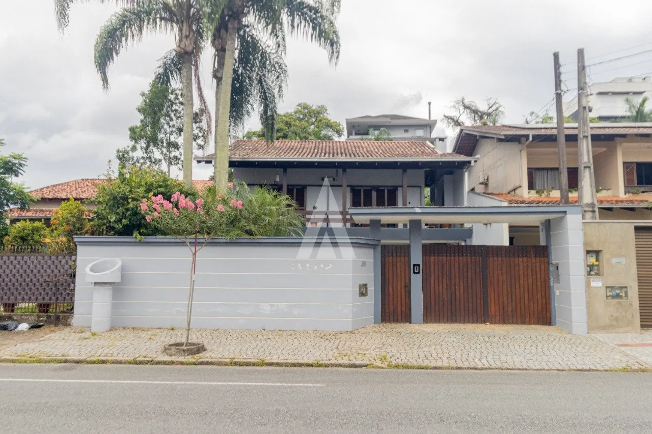 Sobrado com 1 suíte(s) mais 3 quarto(s) à venda no bairro Saguaçu em Joinville, de R$ 1.550.000,00 por R$1.472.500,00. - foto 1