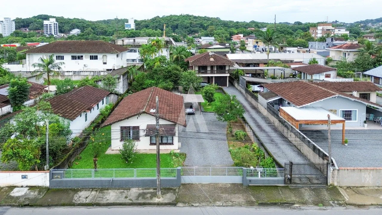 Terreno à venda no bairro Anita Garibaldi em Joinville, por R$ 1.200.000.00. - foto 1
