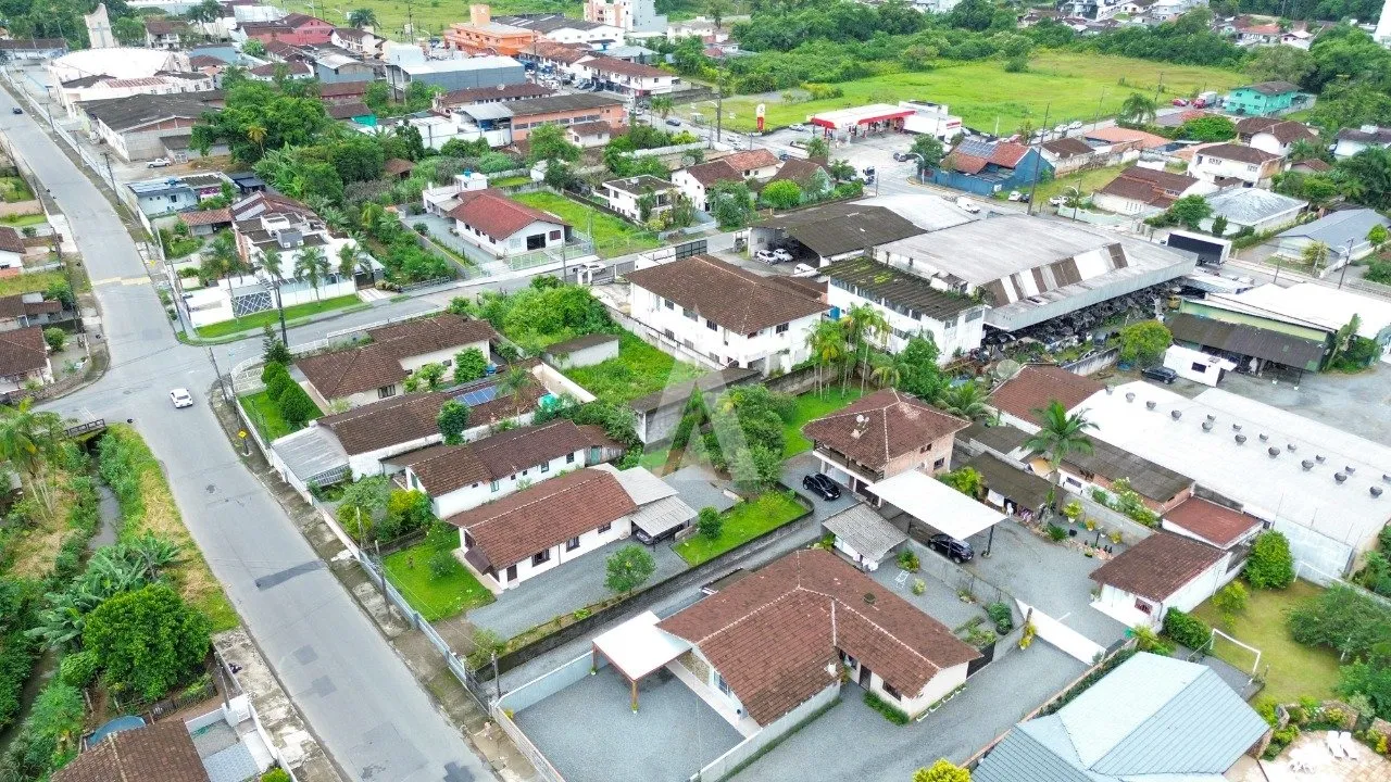 Terreno à venda no bairro Anita Garibaldi em Joinville, por R$ 1.200.000.00. — foto 3