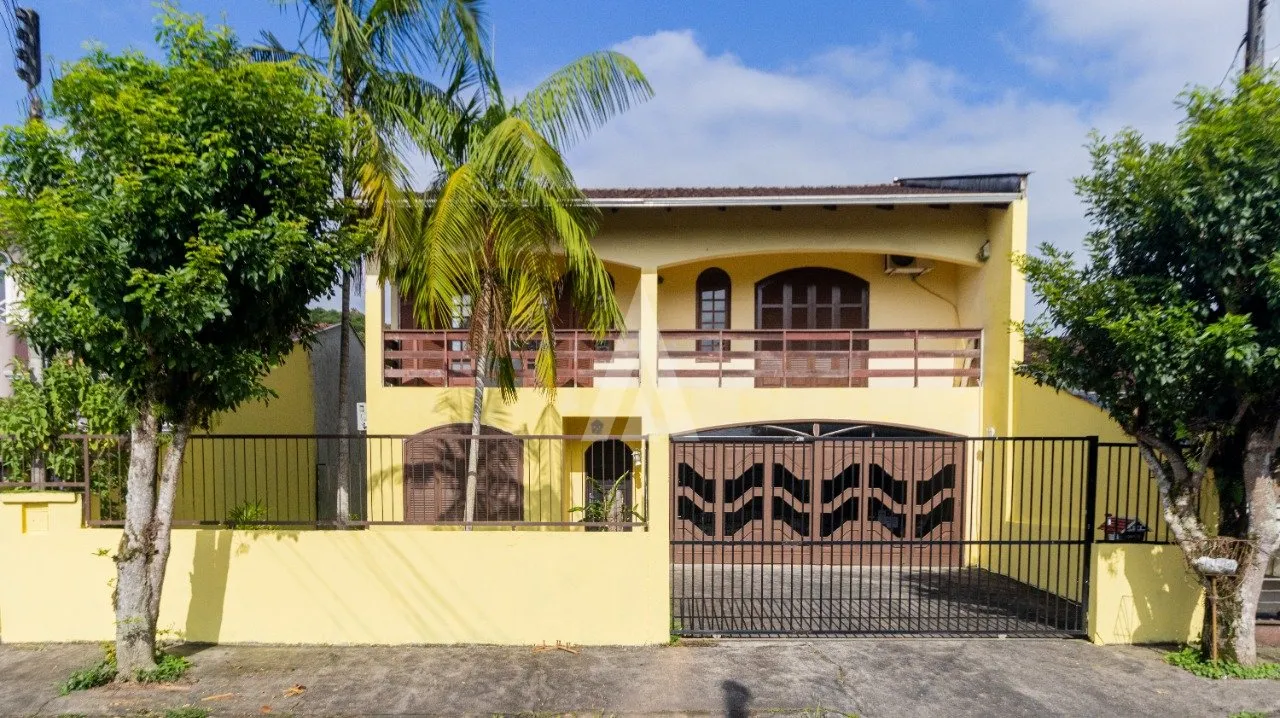 Casa com 2 suíte(s) mais 4 quarto(s) à venda no bairro São Marcos em Joinville, por R$ 1.200.000.00. - foto 1