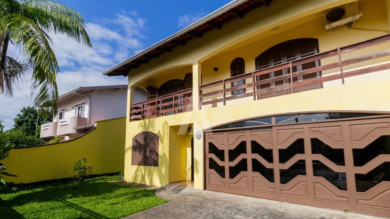 Casa com 2 suíte(s) mais 4 quarto(s) à venda no bairro São Marcos em Joinville, por R$ 1.200.000.00. — foto 3