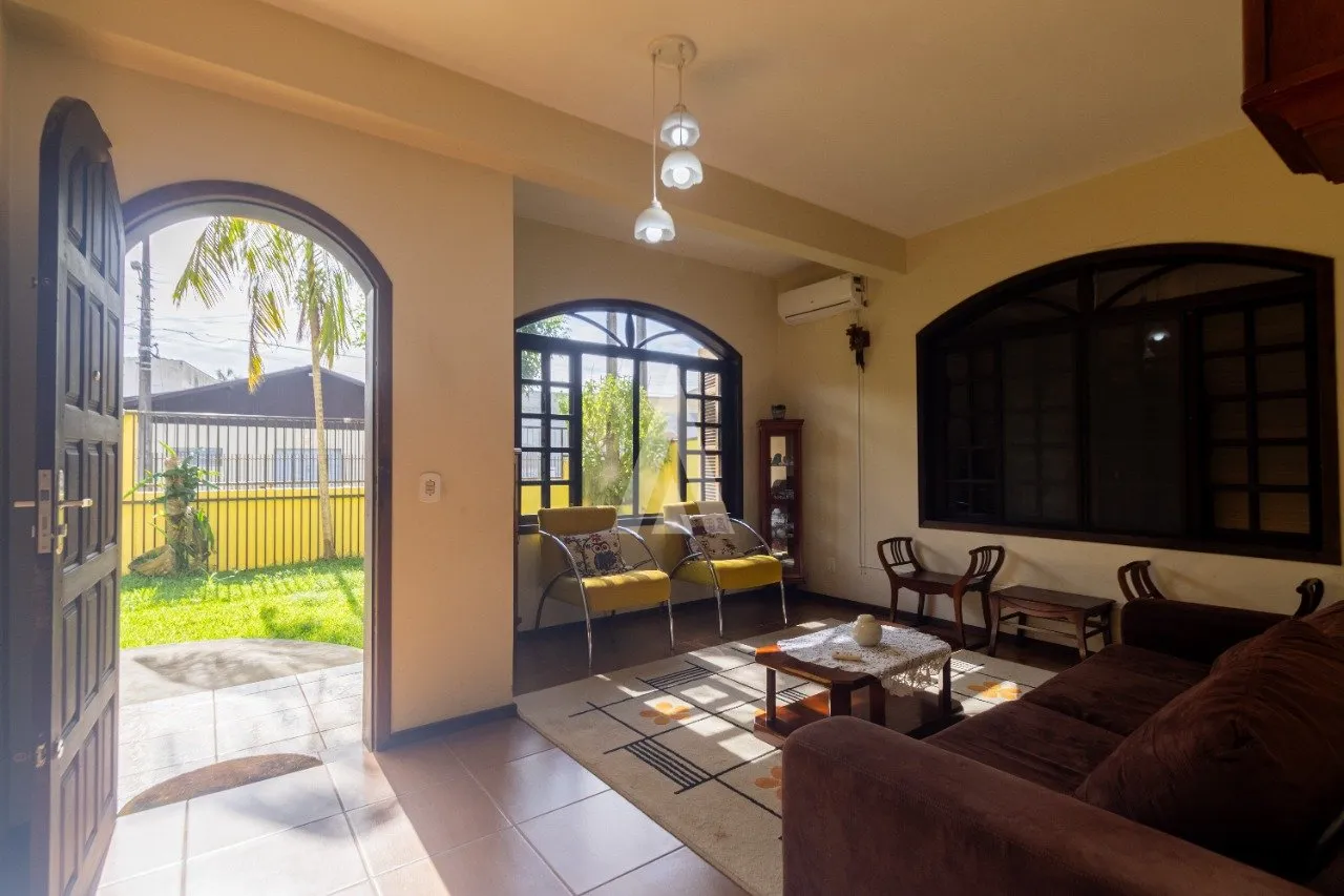 Casa com 2 suíte(s) mais 4 quarto(s) à venda no bairro São Marcos em Joinville, por R$ 1.200.000.00. — foto 4