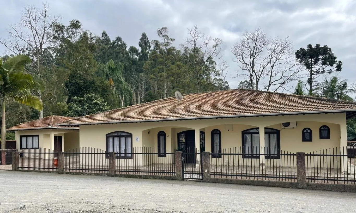 Casa térrea MOBILIADA no Centro de Trombudo Central - SC - foto 1