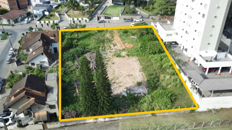 Terreno com 2.305,33m no centro de Indaial - foto 1