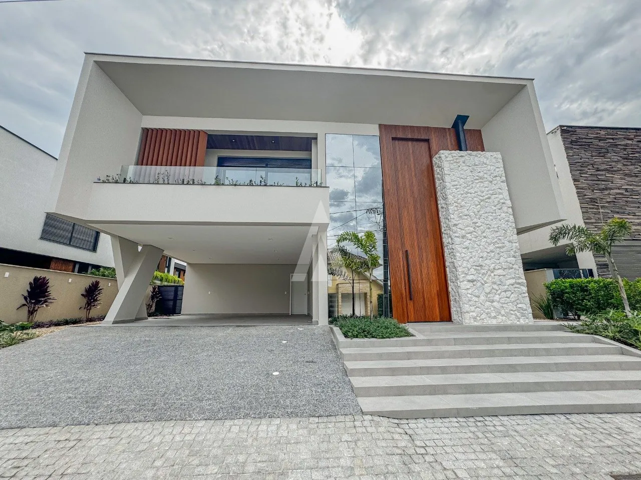 Casa em Condomínio com 4 suíte(s) à venda no bairro PIRABEIRABA em JOINVILLE, por R$ 3.200.000.00. - foto 1