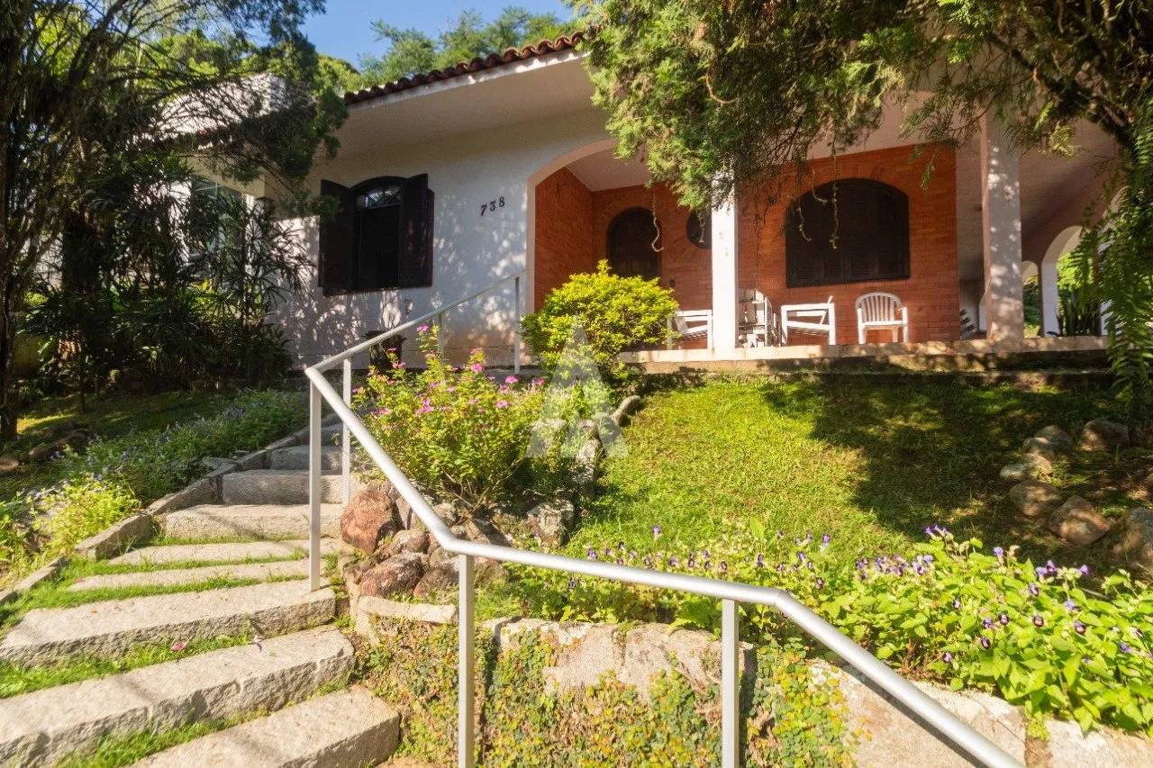 Casa em Condomínio com 1 suíte(s) mais 2 quarto(s) à venda no bairro SAGUACU em JOINVILLE, por R$ 1.600.000.00. — foto 2