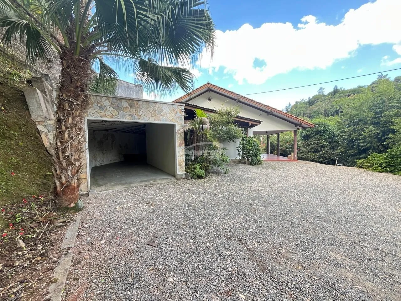 Casa comercial disponível para locação no bairro Bom Retiro, Blumenau/SC. - foto 1