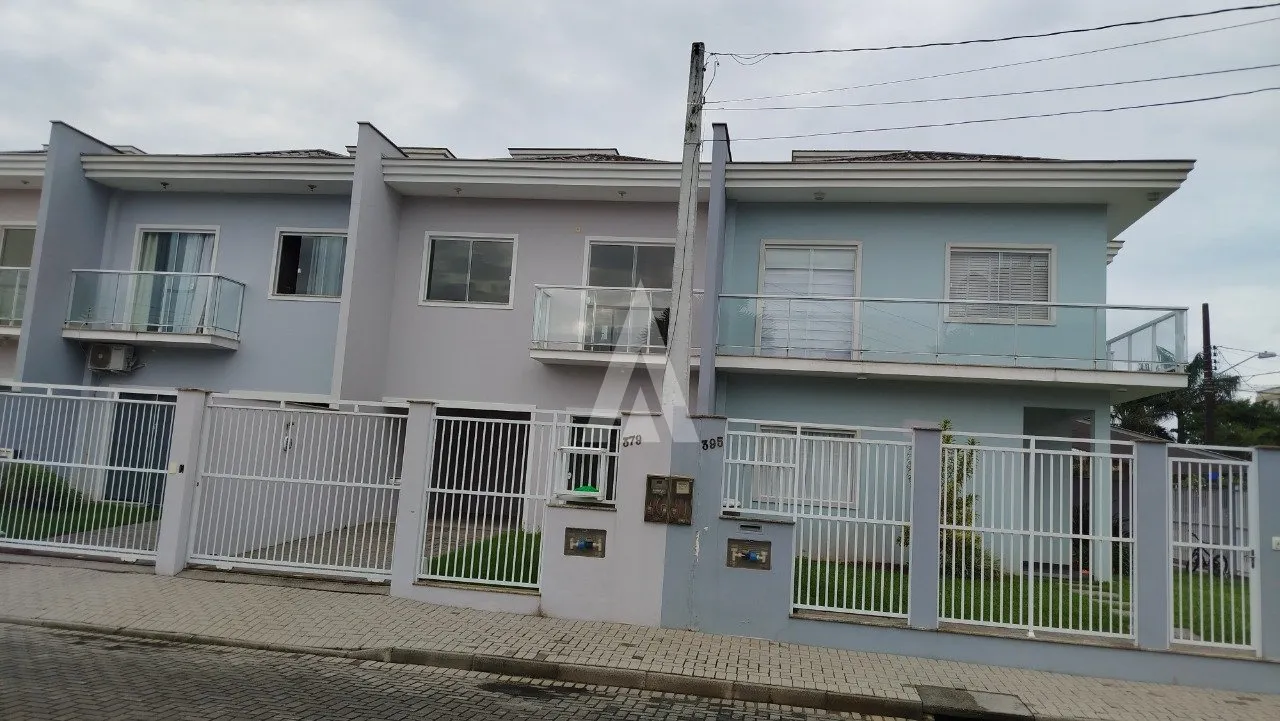 Sobrado Geminado com 1 suíte(s) mais 2 quarto(s) à venda no bairro Vila Nova em Joinville, por R$ 680.000.00. — foto 2