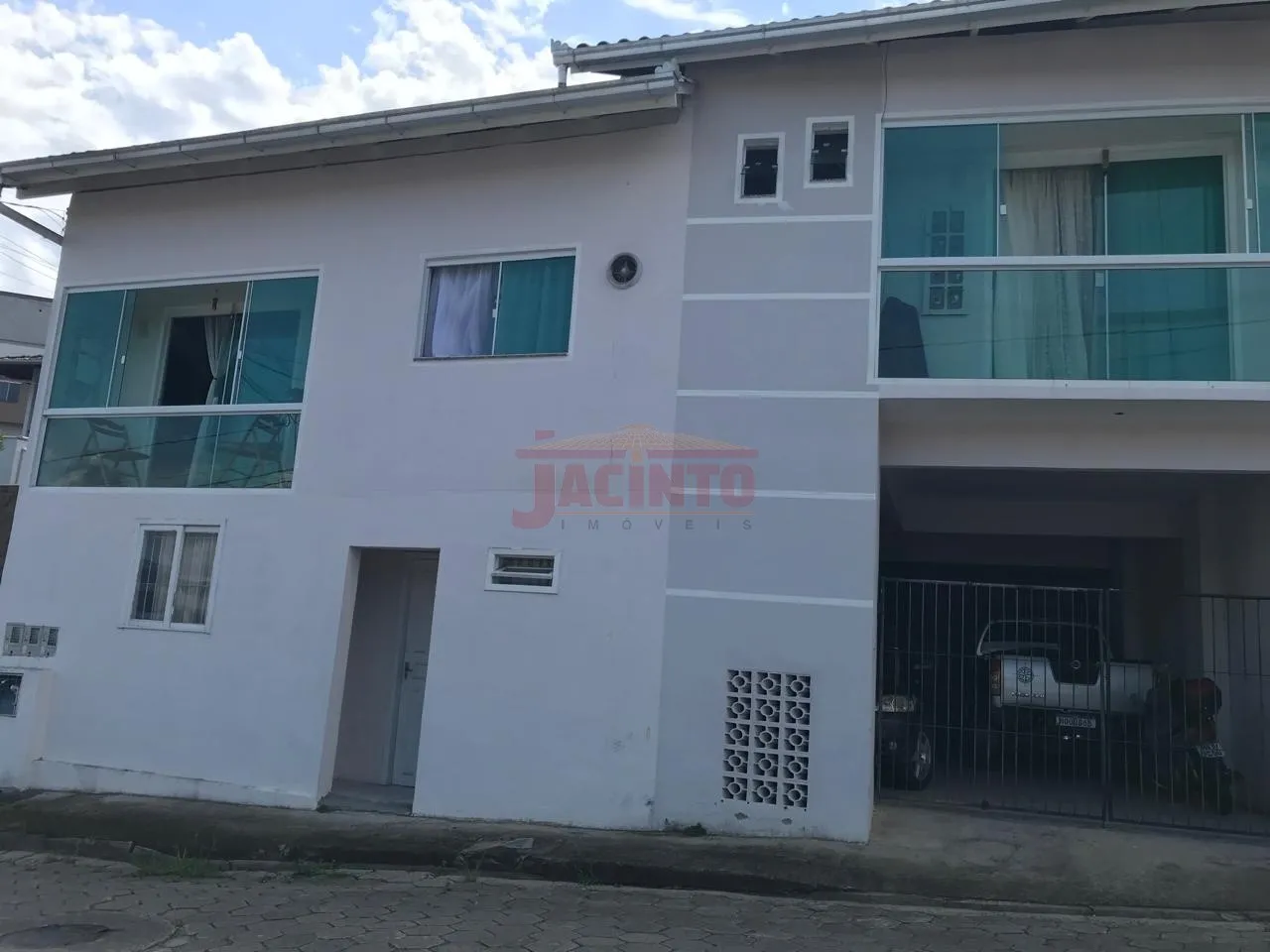 Casa de alvenaria de 2 pavimentos com mais 2 kitnets, no bairro Fortaleza. - foto 1
