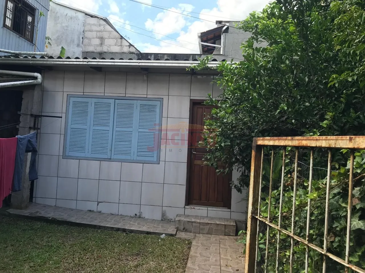 Casa de alvenaria de 2 pavimentos com mais 2 kitnets, no bairro Fortaleza. — foto 5
