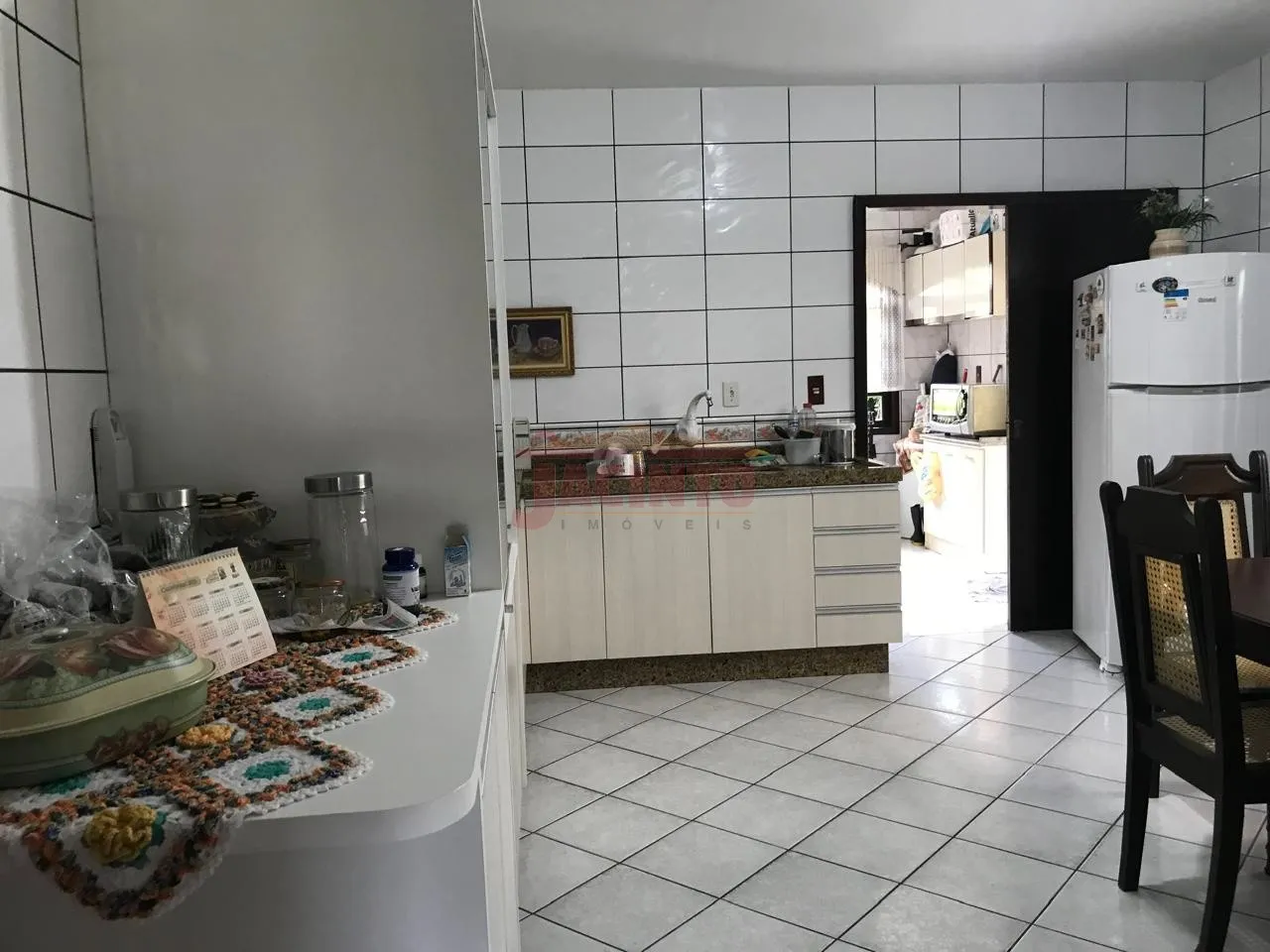 Casa de alvenaria, com 3 quartos sendo 1 suíte, garagem para 2 carros, no bairro Itoupava Central. — foto 3