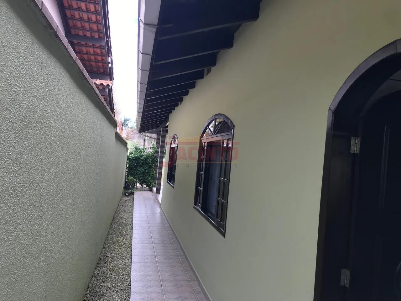 Casa de alvenaria, com 3 quartos sendo 1 suíte, garagem para 2 carros, no bairro Itoupava Central. — foto 7