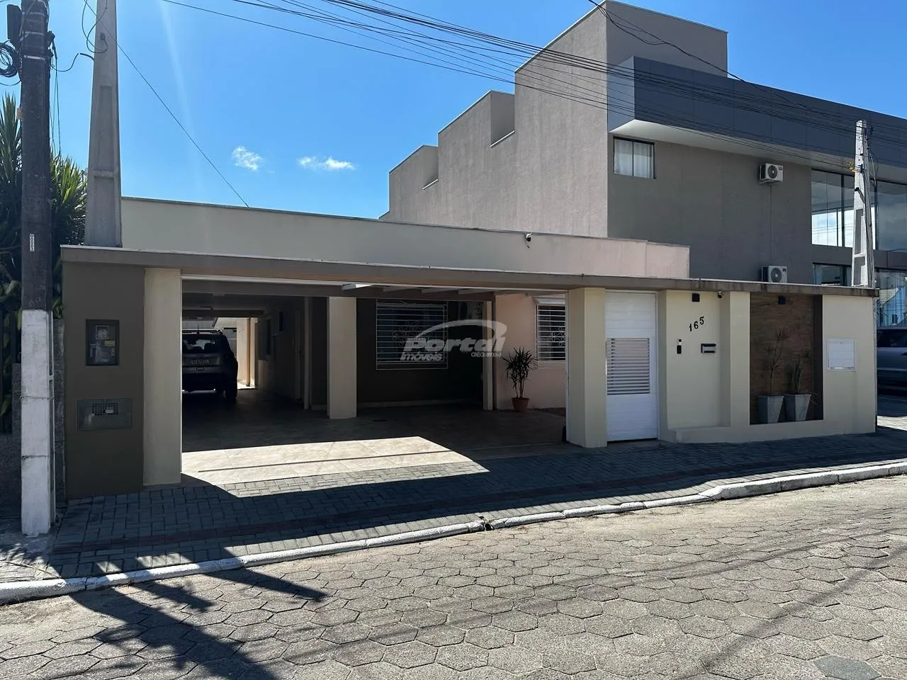 Linda casa com piscina e 3 quartos localizada apenas a 200m da praia e 800m do Beto Carrero em Penha — foto 2