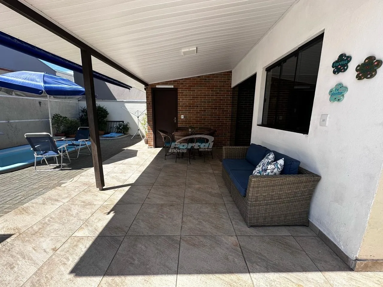 Linda casa com piscina e 3 quartos localizada apenas a 200m da praia e 800m do Beto Carrero em Penha — foto 6