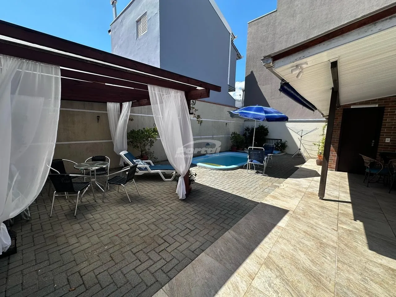 Linda casa com piscina e 3 quartos localizada apenas a 200m da praia e 800m do Beto Carrero em Penha — foto 7