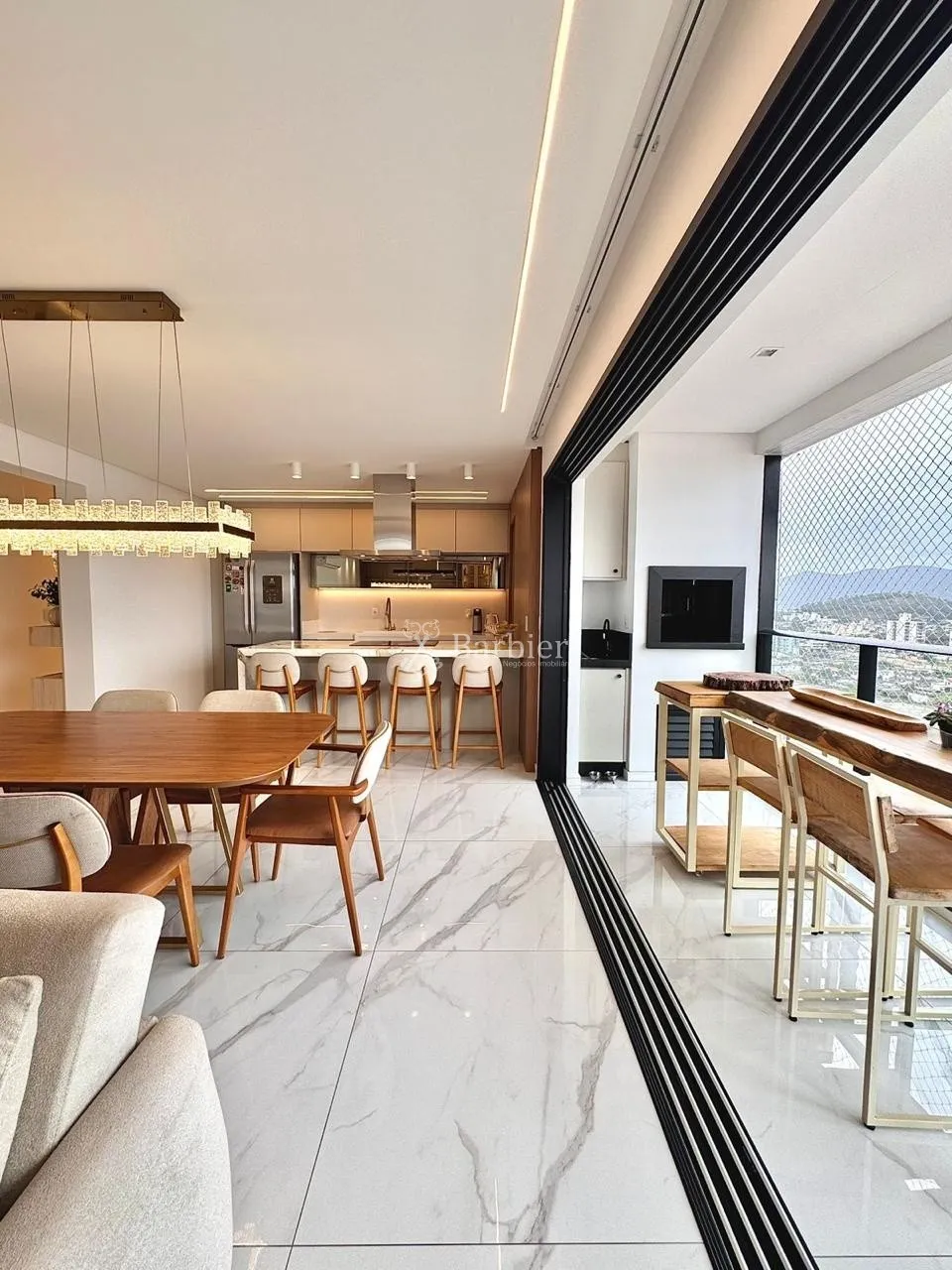 Apartamento mobiliado próximo a praia com 2 quartos sendo 1 suíte em Balneário Camboriú/SC - foto 1