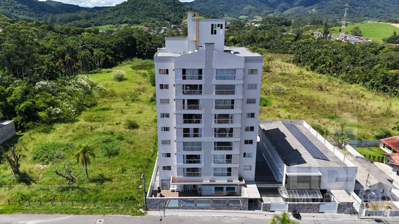 Apartamento semibiliado com 3 suítes no bairro Dos Estados - foto 1