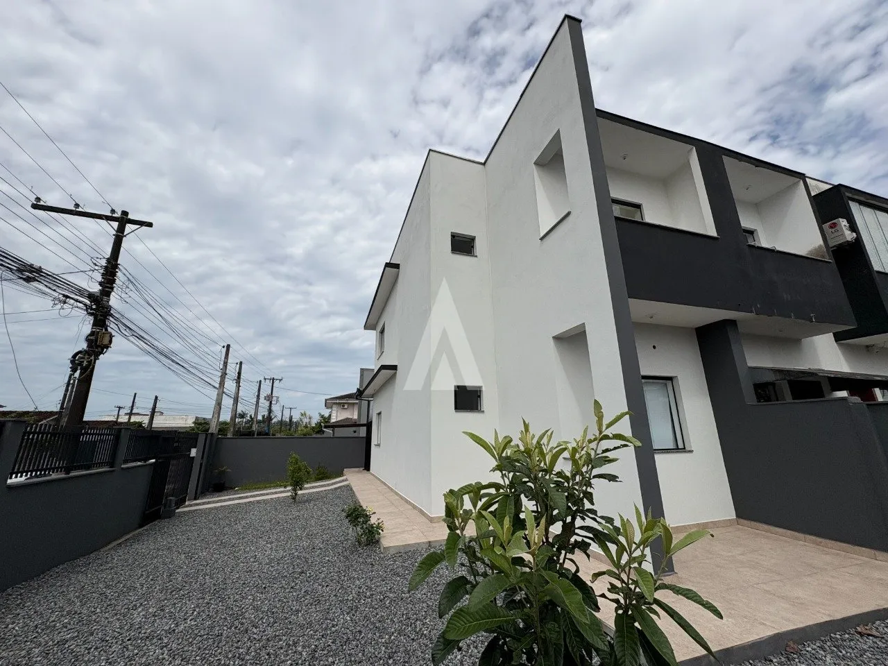 Sobrado de esquina com 3 quartos à venda no bairro Boa Vista em Joinville - SC, por R$ 445.000,00 — foto 3