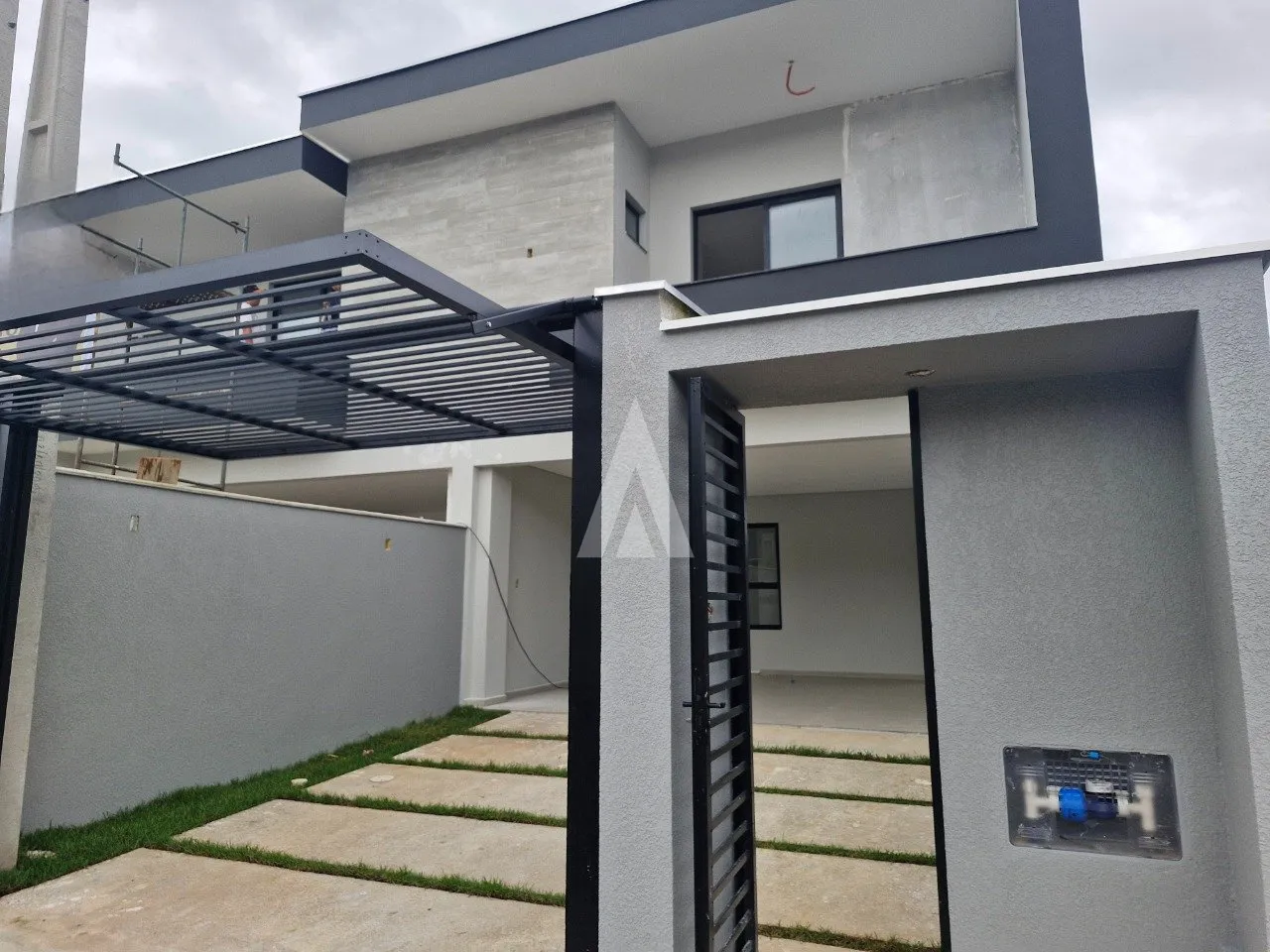 Sobrado Geminado com 3 suíte(s) à venda no bairro Glória em Joinville, de R$ 1.200.000,00 por R$ 1.100.000.00. - foto 1