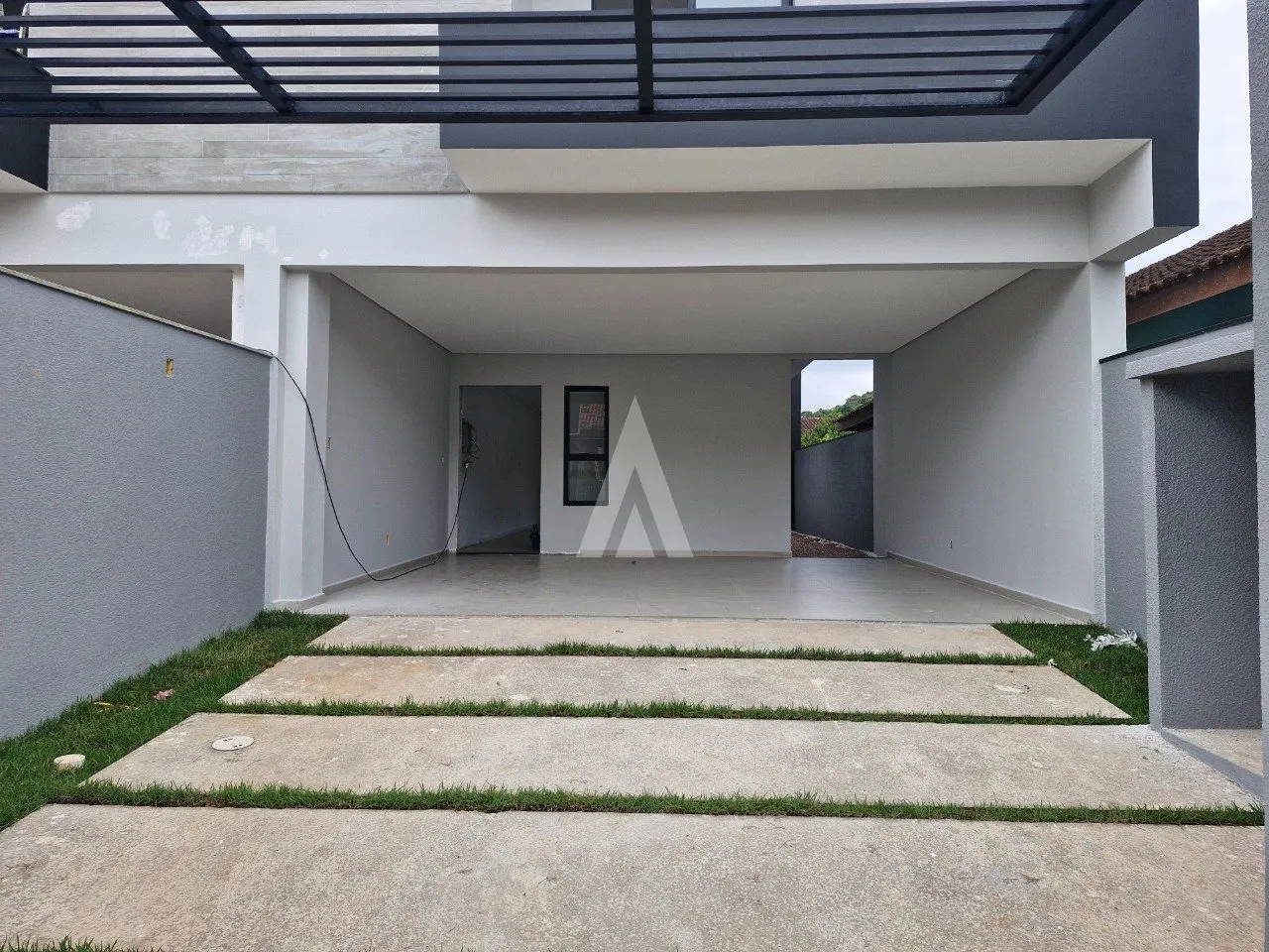 Sobrado Geminado com 3 suíte(s) à venda no bairro Glória em Joinville, de R$ 1.200.000,00 por R$ 1.100.000.00. — foto 2