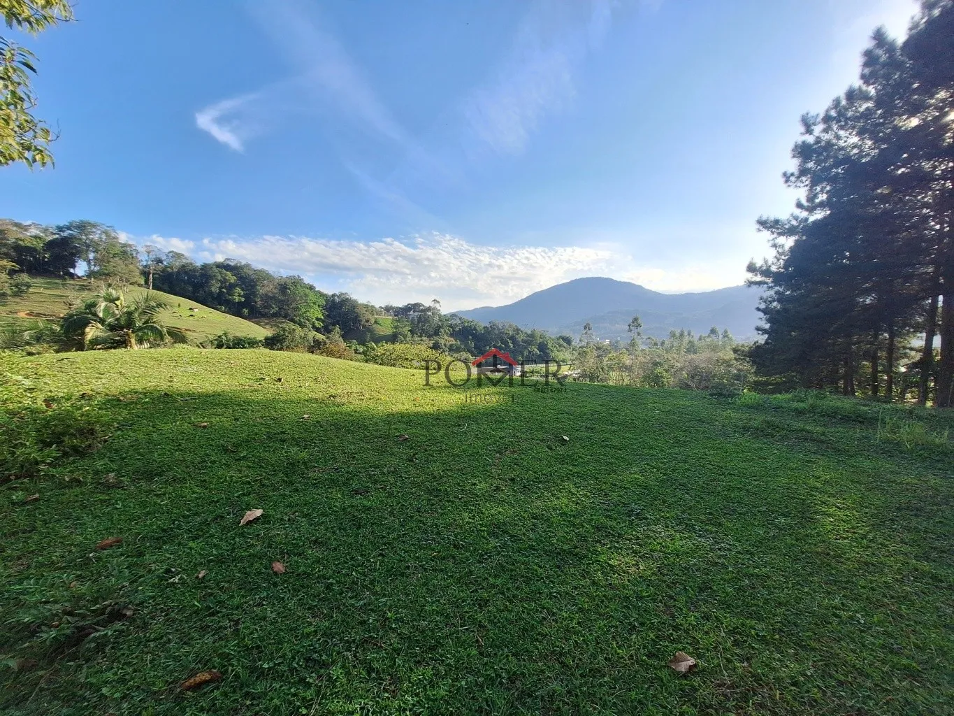 Terreno Gigante no Centro de Pomerode, rua asfaltada e com uma vista incrível com 50.935,55m fazendo frente em 31,60 metros. - foto 1