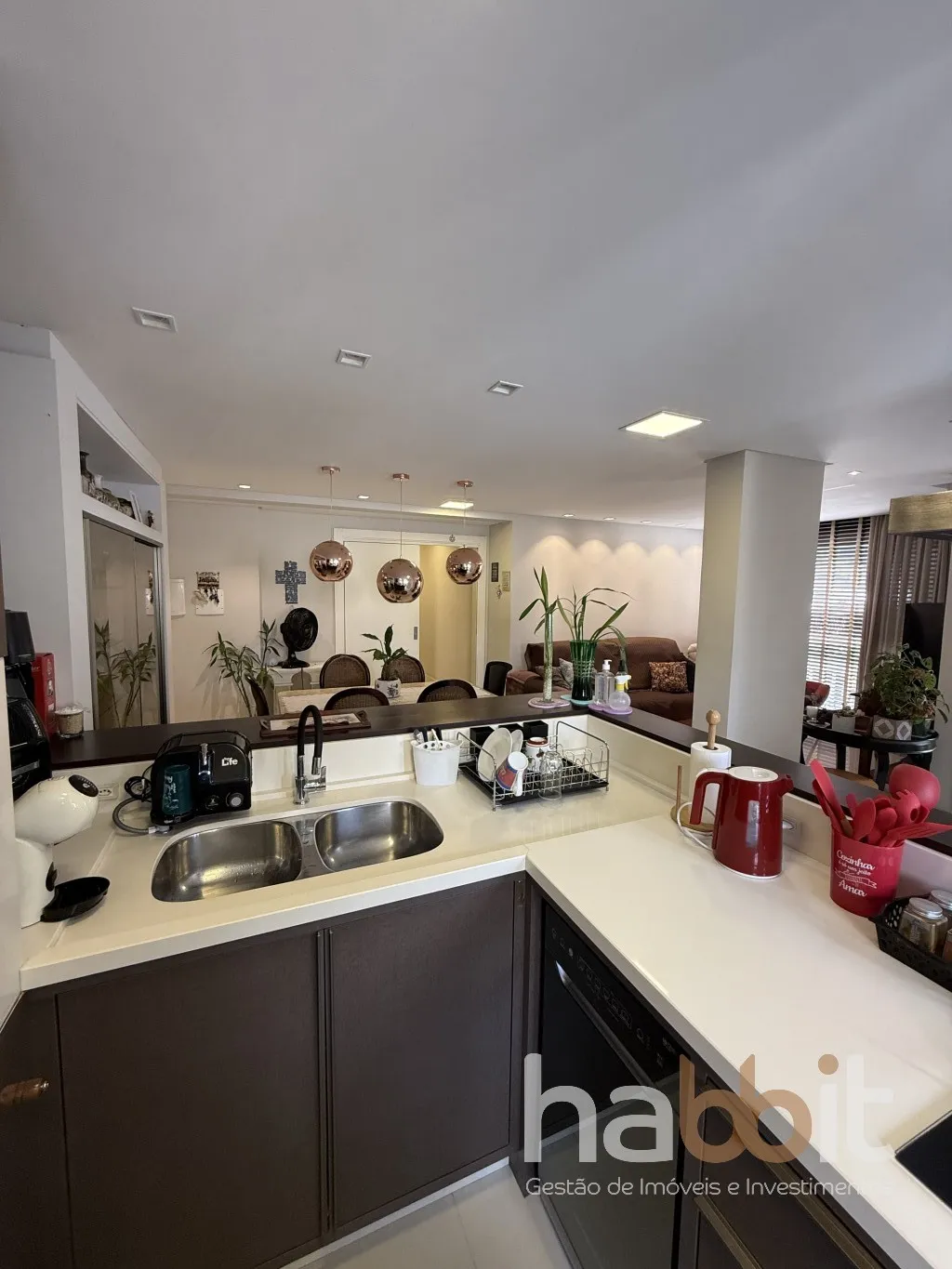 Apartamento mobiliado e decorado com 3 quartos sendo 1 suíte master com banheiro e 2 vagas de garagem na Itoupava Seca. — foto 6