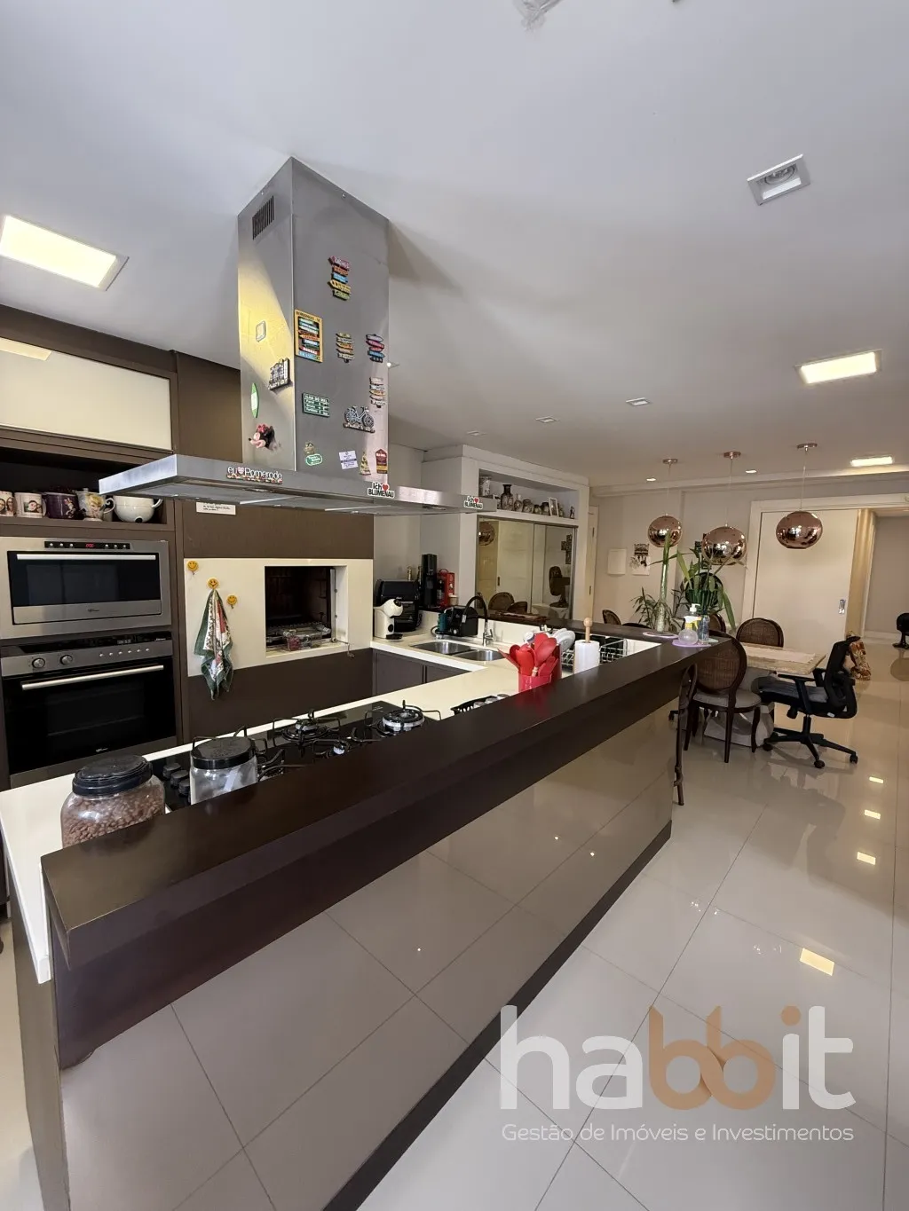 Apartamento mobiliado e decorado com 3 quartos sendo 1 suíte master com banheiro e 2 vagas de garagem na Itoupava Seca. — foto 7