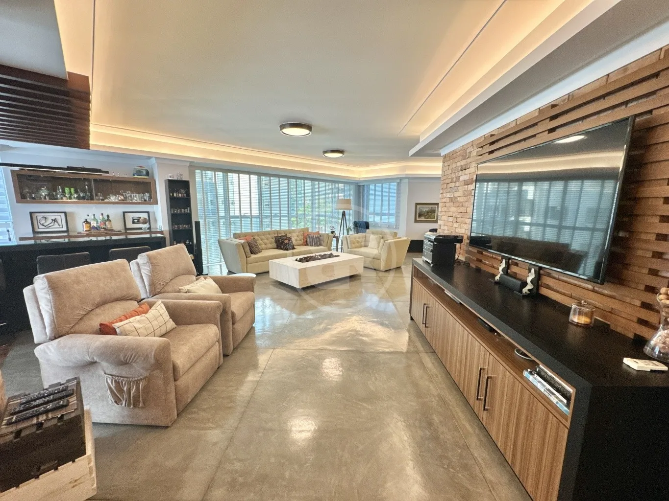 Apartamento de Alto Padrão, Mobiliado, com 217m privativos, 3 Dormitórios e 3 vagas individuais, para Venda, no bairro Jardim Blumenau em Blumenau/SC — foto 5