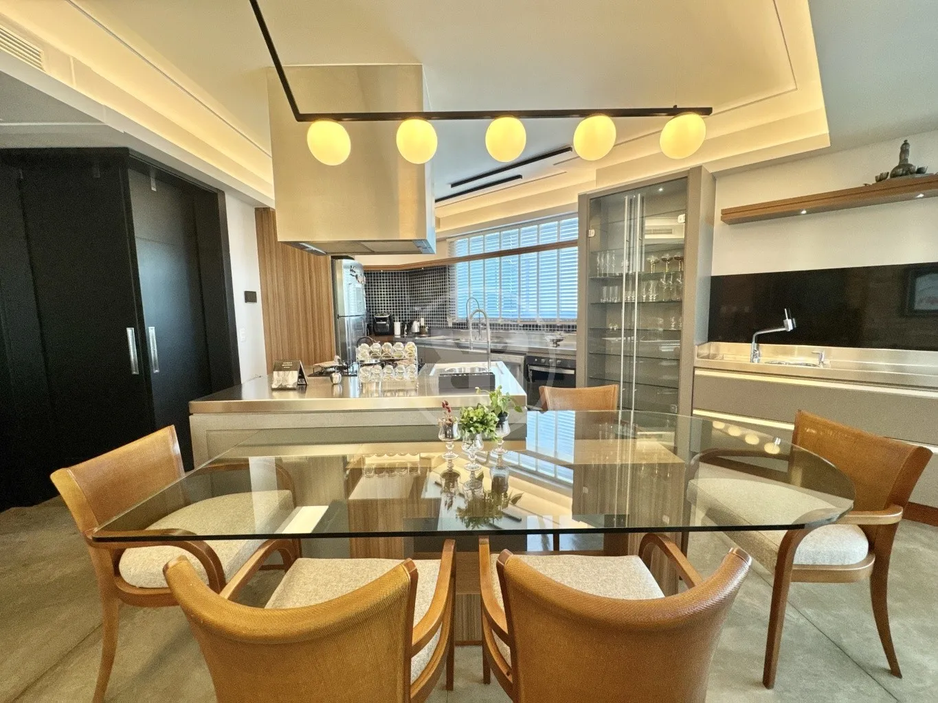 Apartamento de Alto Padrão, Mobiliado, com 217m privativos, 3 Dormitórios e 3 vagas individuais, para Venda, no bairro Jardim Blumenau em Blumenau/SC — foto 6