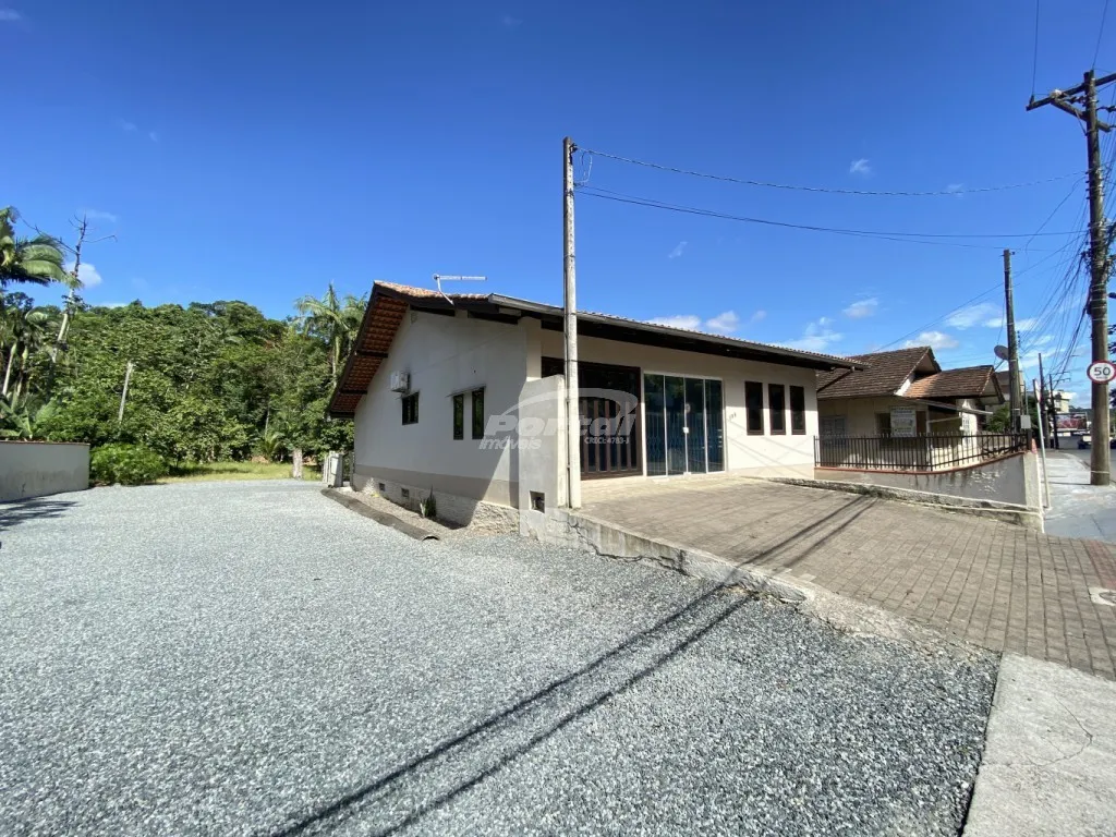 Loja térrea localizada em corredor de serviço no bairro Itoupava Norte em Blumenau! - foto 1