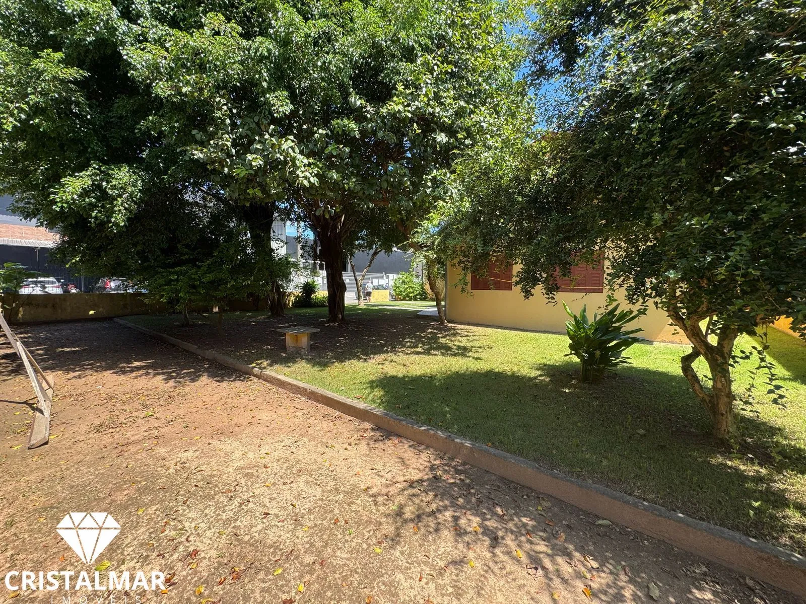 CASA ESPAÇOSA EM BOMBAS EM 2 TERRENOS COM MUITO VERDE! — foto 4