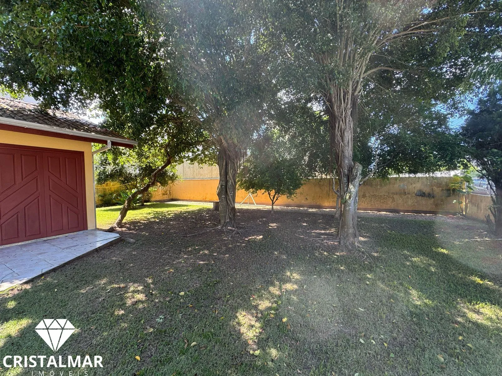 CASA ESPAÇOSA EM BOMBAS EM 2 TERRENOS COM MUITO VERDE! — foto 5