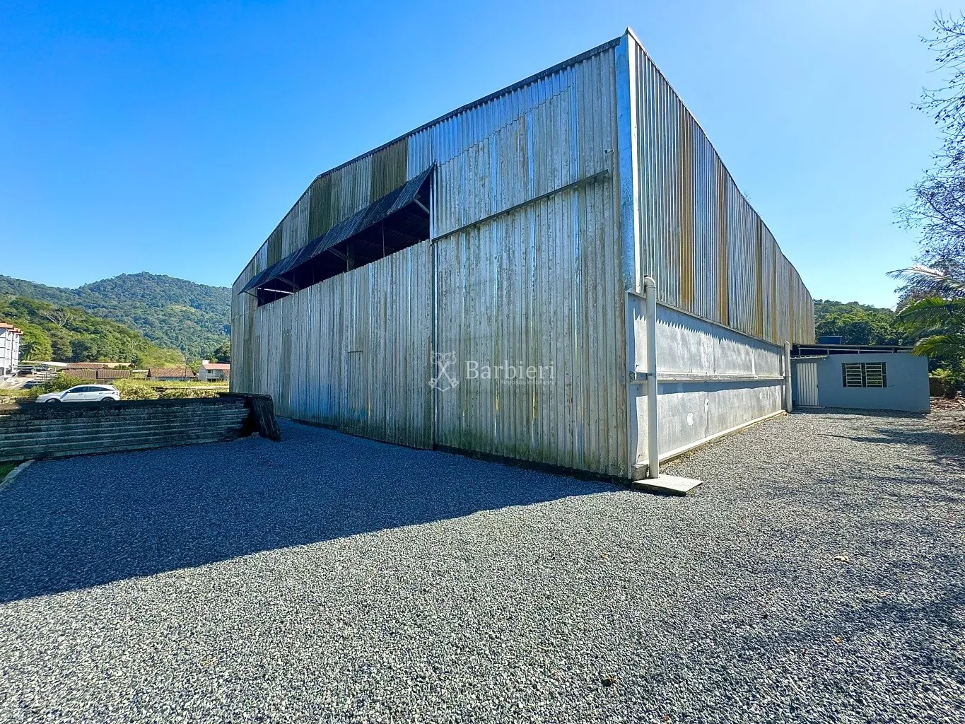 Galpão na Itoupava Central com 855 m, área de carga e descarga e estacionamento - foto 1