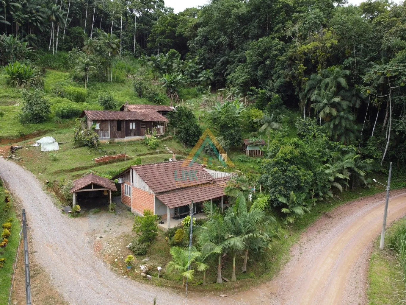 Sitio com Casa de Alvenaria com 88,00m e Rancho, no bairro Pomerode Fundos na cidade de Pomerode, edificado num Terreno de 20.003,20m — foto 3