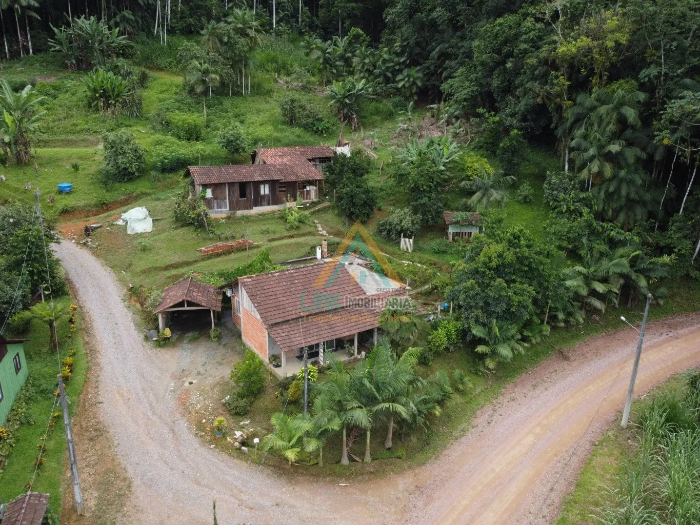 Sitio com Casa de Alvenaria com 88,00m e Rancho, no bairro Pomerode Fundos na cidade de Pomerode, edificado num Terreno de 20.003,20m — foto 4