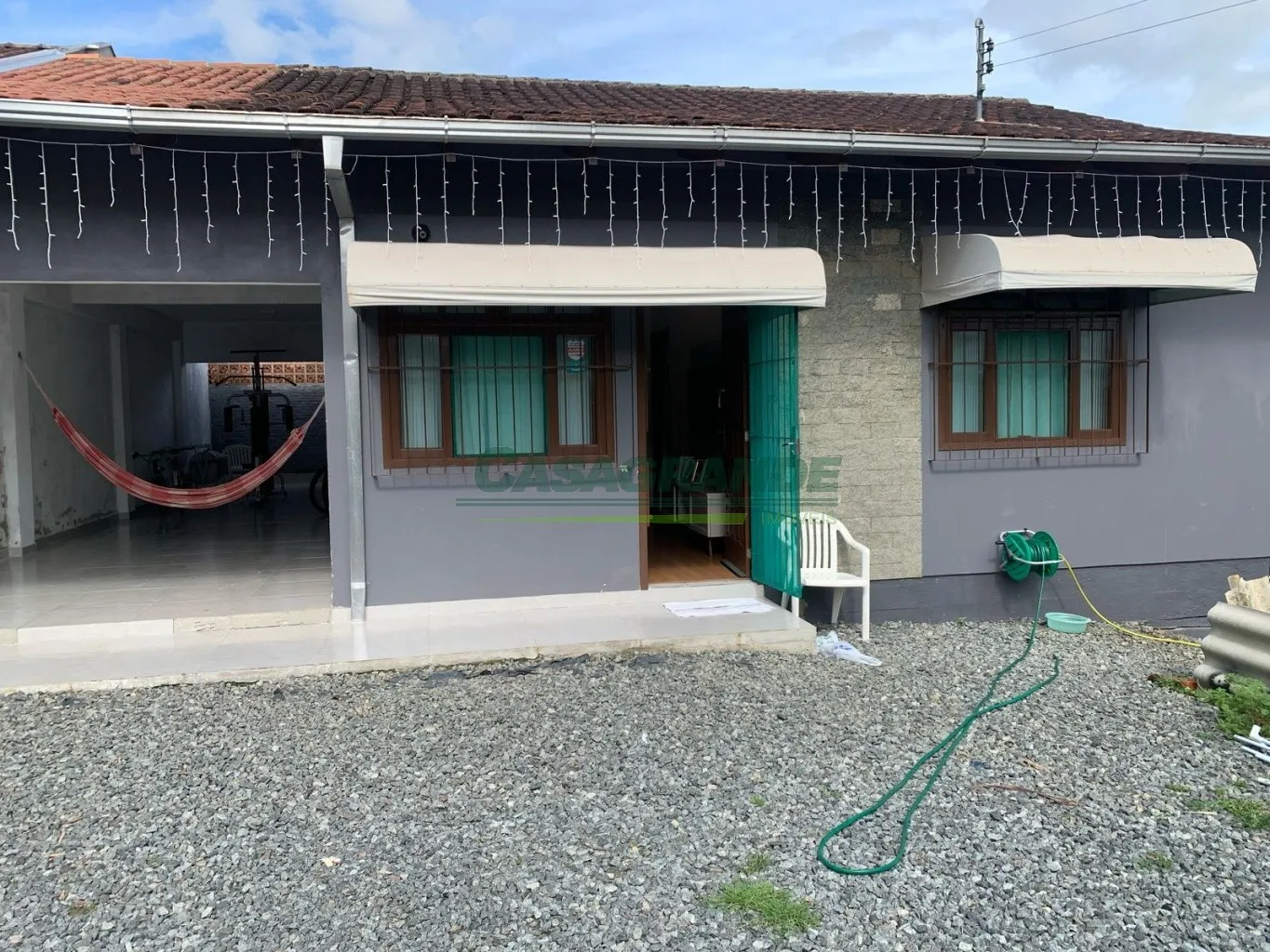 Ótima casa averbada com amplo espaço de terreno no bairro Passo Manso!!! - foto 1