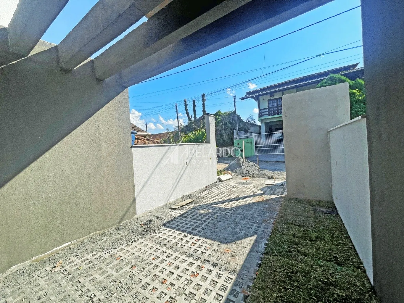 SOBRADO COM TRÊS DORMITÓRIOS, SENDO UMA SUÍTE - BAIRRO ÁGUA VERDE — foto 4