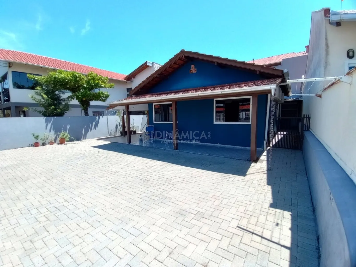 Casa com 4 dormitórios a menos de 400 metros da praia no centro de Penha! — foto 2