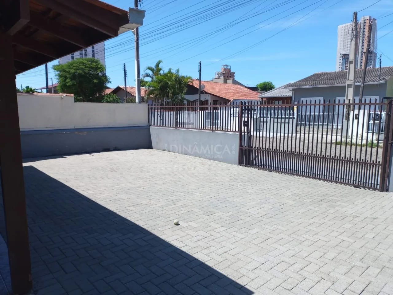 Casa com 4 dormitórios a menos de 400 metros da praia no centro de Penha! — foto 3