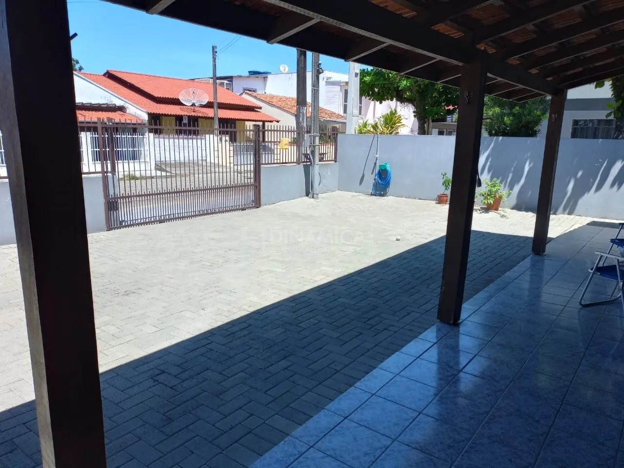 Casa com 4 dormitórios a menos de 400 metros da praia no centro de Penha! — foto 4