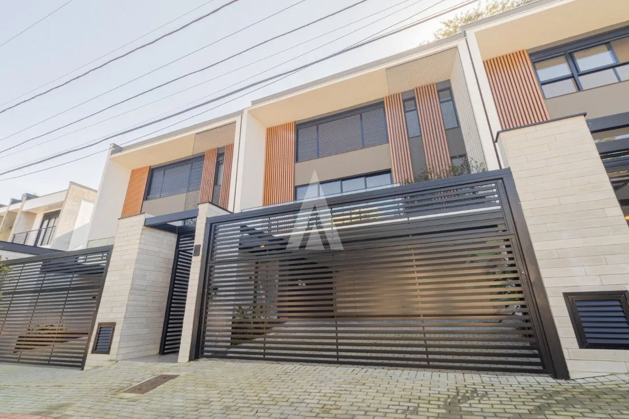 Casa com 3 suíte(s) à venda no bairro América em Joinville, por R$ 2.467.040.82. - foto 1
