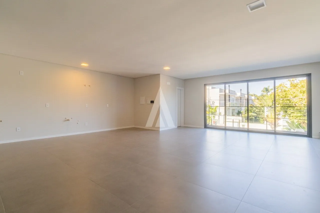 Casa com 3 suíte(s) à venda no bairro América em Joinville, por R$ 2.467.040.82. — foto 2