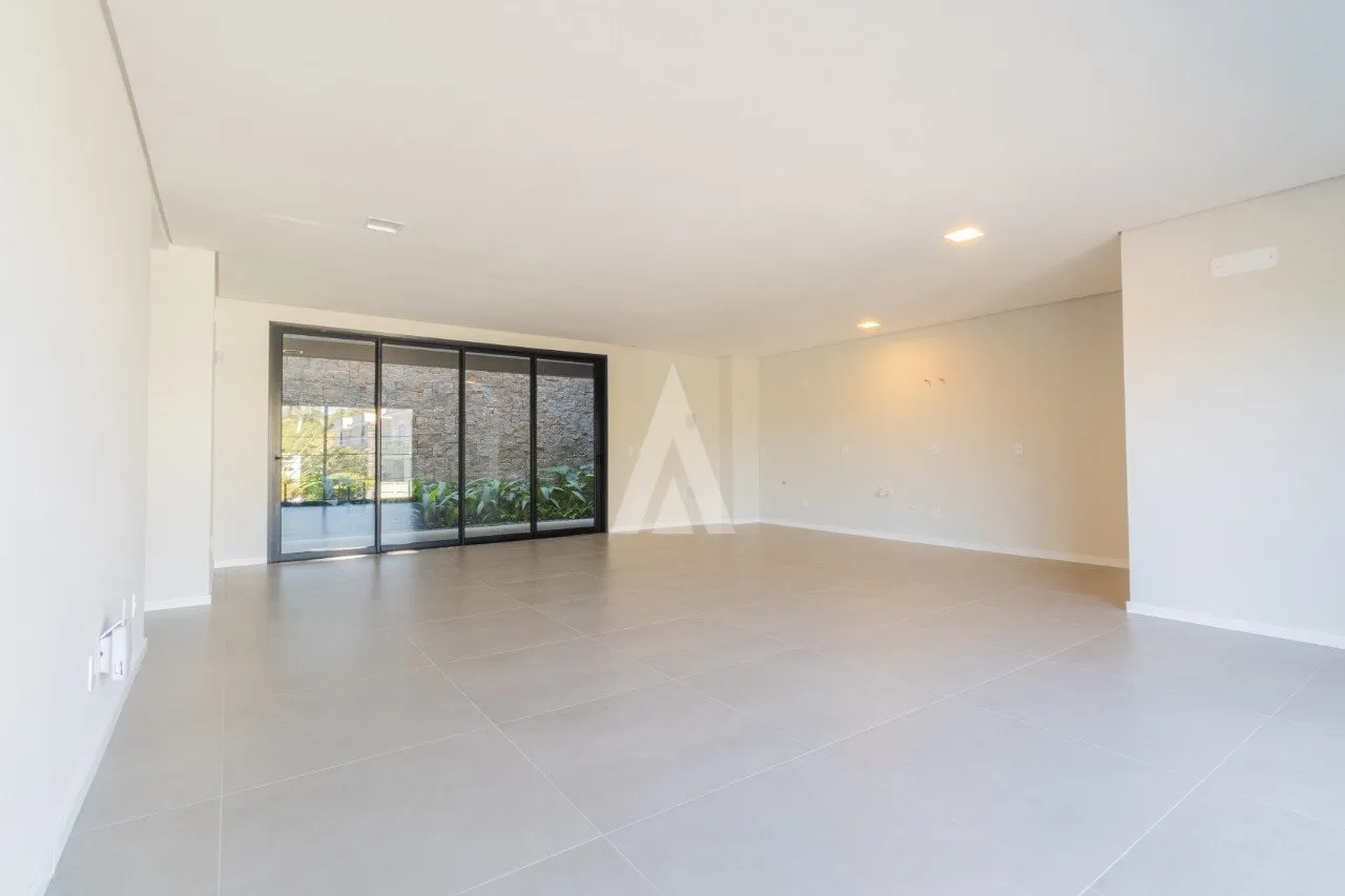 Casa com 3 suíte(s) à venda no bairro América em Joinville, por R$ 2.467.040.82. — foto 3