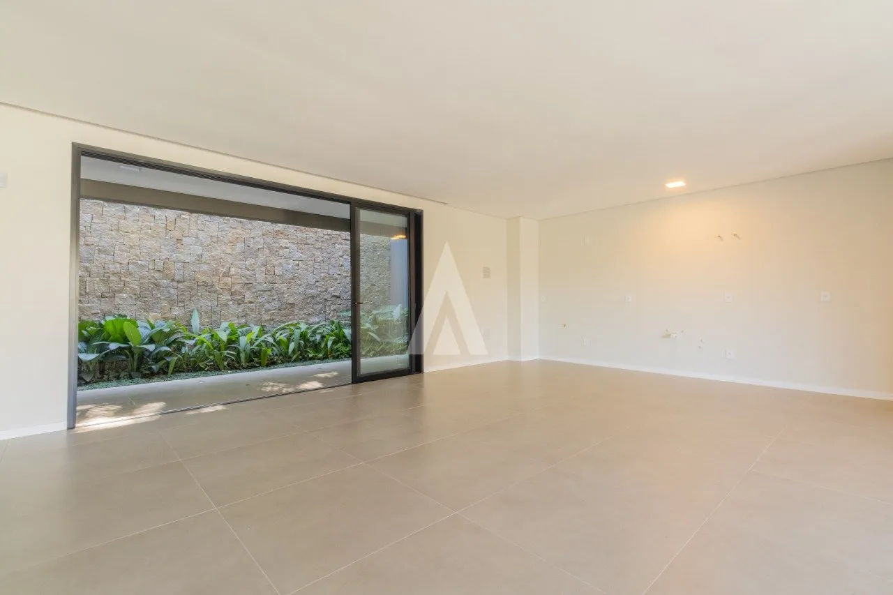 Casa com 3 suíte(s) à venda no bairro América em Joinville, por R$ 2.467.040.82. — foto 4